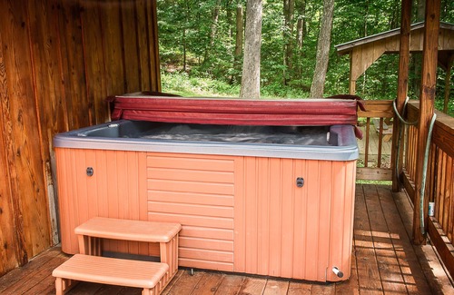Summerlee Cabin | 3 bedroom cabin close to NR Gorge , hot tub at the best area prices