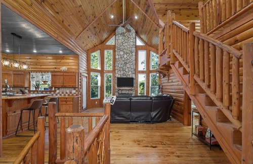 Richwoods Cabin | 3-bedroom cabin in Lonedell, Missouri. Overlooking the lake