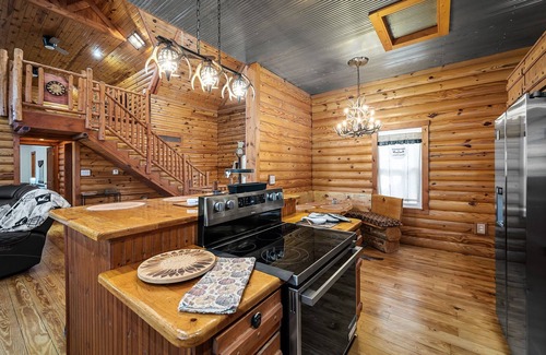 Richwoods Cabin | 3-bedroom cabin in Lonedell, Missouri. Overlooking the lake