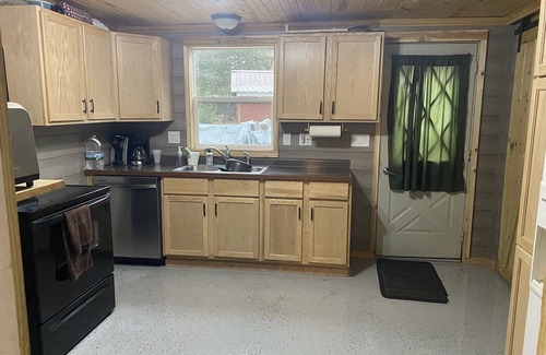 Willard Cabin | 3 Bedroom Cabin on the lake with Recreational trail access