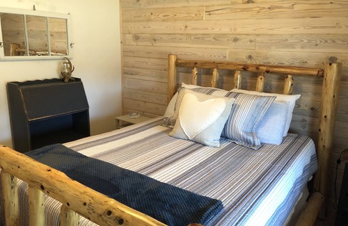 Old Town Cabin | 3 Bedroom Cabin on the New River
