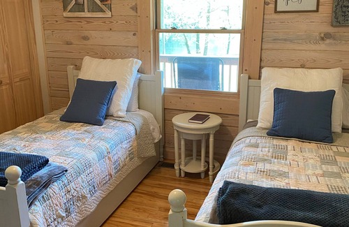 Old Town Cabin | 3 Bedroom Cabin on the New River