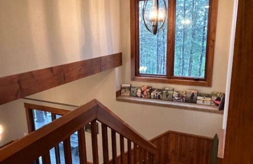 Rapid City Cabin | 3-bedroom cabin Sleeps 8 Close to ATV Trails with WiFi