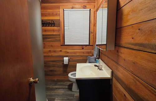 Mena Cabin | 3 Bedroom Cabin, slps up to 8, bring your ATV or rent on from us, 3 miles to WPG
