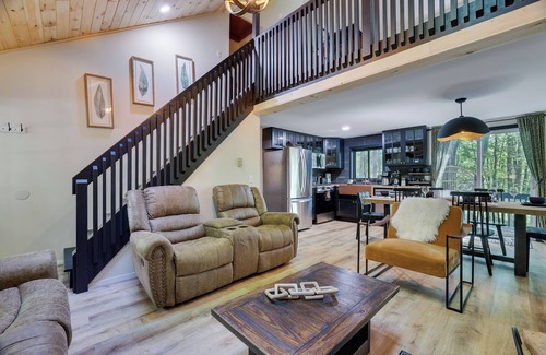 Pocono Lake Cabin | 3-bedroom cabin with Hot Tub, Community Pool & Lake in soothing Pocono Lake