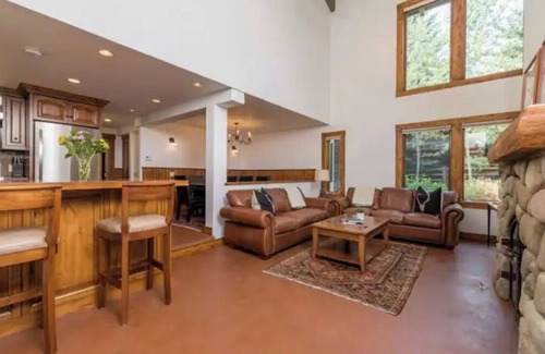 Warm Springs House | 3 Bedroom Cal King En Suite at the base of Warm Springs/Baldy Mountain