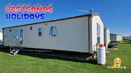 Selsey House | 3 Bedroom Caravan at Seal Bay Resort