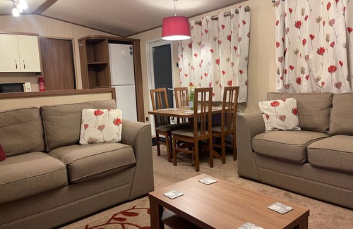 Porthcawl House | 3 Bedroom Caravan (Grove 12) on Trecco Bay Holiday Park, Porthcawl
