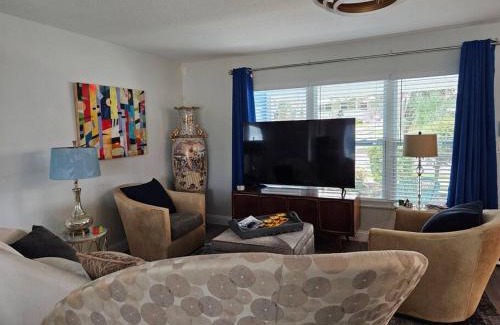 Palm Beach - West Palm Beach House | 3 bedroom Casa Azul in Historic Northwood Hills