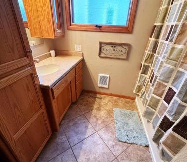 Almont House | 3 Bedroom Central Home Away