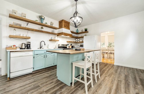 Cardston House | 3 Bedroom Century Home Near Waterton & US Border