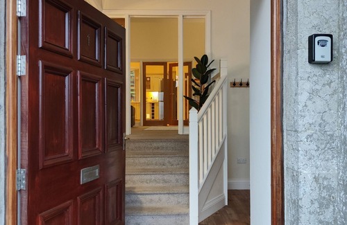 Penrhyndeudraeth House | 3 Bedroom Chapel with Country Views