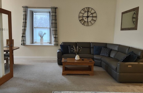 Penrhyndeudraeth House | 3 Bedroom Chapel with Country Views