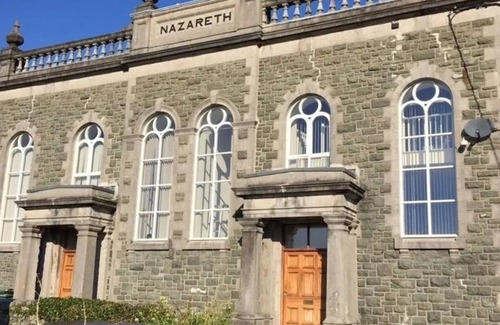 Penrhyndeudraeth House | 3 Bedroom Chapel with Country Views