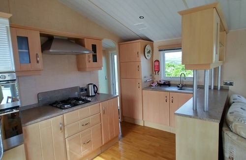 Curragh Ski Chalet | 3-bedroom chalet with exquisite sea views in charming Ardmore with WiFi