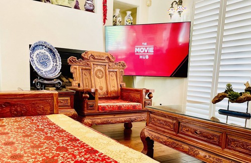 Chinatown House | 3-Bedroom Classical Artistic Oasis 2 Miles from the Strip with Free Parking