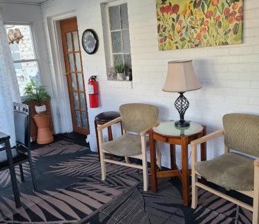 Royal Oak House | 3 bedroom colonial house