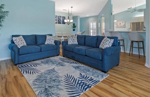 Plantation Condo | 3 Bedroom Condo 428128 by Houzlet