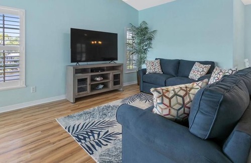 Plantation Condo | 3 Bedroom Condo 428128 by Houzlet