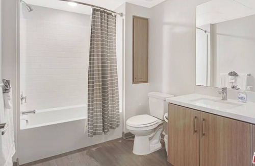 Downtown Condo | 3 Bedroom Condo 74536 by Houzlet