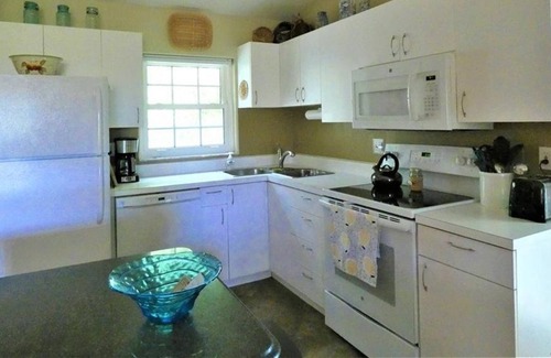 Vamo Condo | 3 Bedroom Condo 95084 by Houzlet