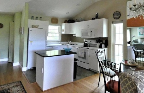 Vamo Condo | 3 Bedroom Condo 95084 by Houzlet
