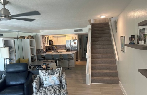 Indian Shores Condo | 3-bedroom condo in terrific Indian Shores beach sleeps 8. 30day minimum.