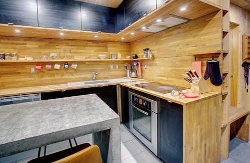 Nordic Estates Condo | 3 bedroom condo~in Whistler Creekside,5 minute walk to Whistler Mountain gondola