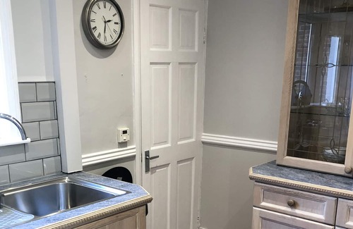 Leatherhead Cottage | 3 Bedroom cosy cottage.