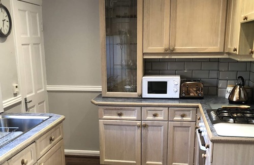 Leatherhead Cottage | 3 Bedroom cosy cottage.