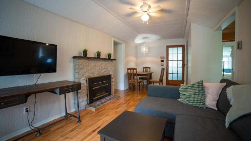Tay Valley House | 3-Bedroom Cottage #1 Hamilton