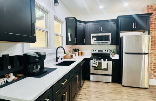 Rossville Cottage | 3-bedroom cottage 6.4 miles to Downtown Chatt hot tub pool table fire sleeps 6