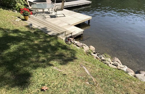 Poultney Cottage | 3 bedroom Cottage at Waters Edge with Spectacular view of water and mountains