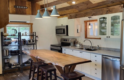 Sauble Beach Cottage | 3 Bedroom Cottage Backs on to Sauble Beach