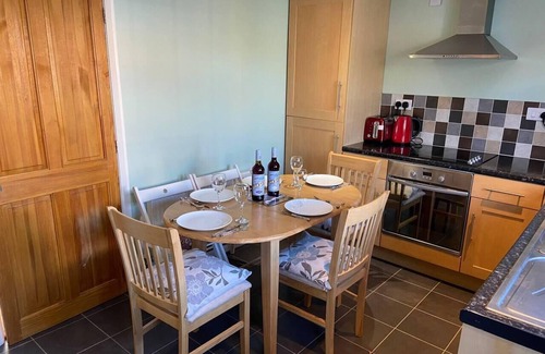Scarborough Cottage | 3 Bedroom Cottage, Sleeps 5 village location