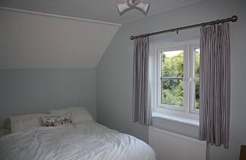 Fakenham Cottage | 3 bedroom Cottage in South Creake, Near Burnham Market, Sleeps 6, local pub