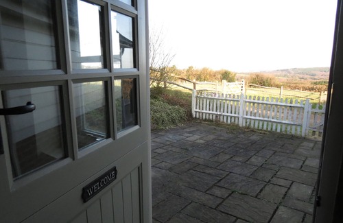 Heathfield Cottage | 3 bedroom cottage. Lovely walks. Cozy woodburning fire
