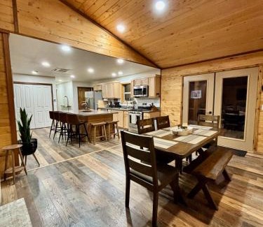 Summer Lake House | 3 Bedroom Cottage - Oregon Outback - Sauna - Pacific Flyway For Great Bird Watching!