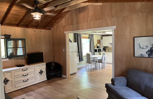 Marten River Cottage | 3 Bedroom Cottage - Vaulted Ceilings and 1 bathroom - Olive the Lake Cottage #3