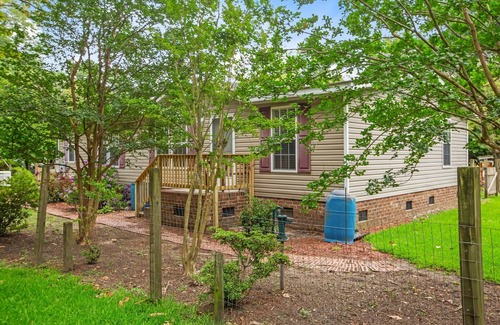 Roper Cottage | 3 Bedroom Cottage walking distance to the Sound and one hour to the Outer Banks.