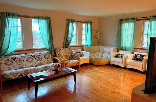 Hamilton Cottage | 3-bedroom cottage with WiFi and AC in Dunnville