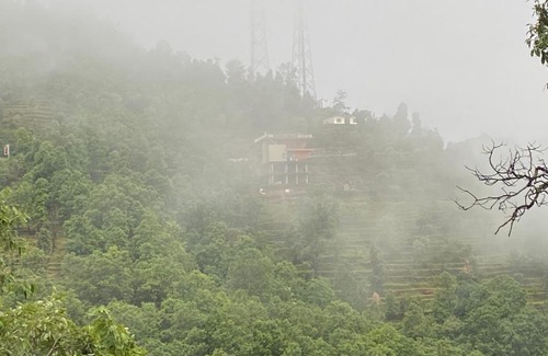 Pithoragarh Villa | 3 bedroom cottage with hot tub/ barbecue/Himalaya