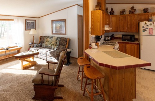 Hayward Cottage | 3 Bedroom Cottage with Lake Views