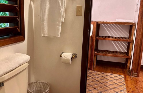 El Pino Cottage | 3-bedroom cottagen La Ceiba with AC, WiFi, Pool.
