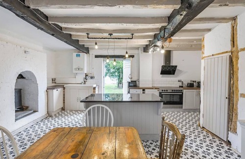 Shifnal House | 3 Bedroom Country Cottage with Private Garden