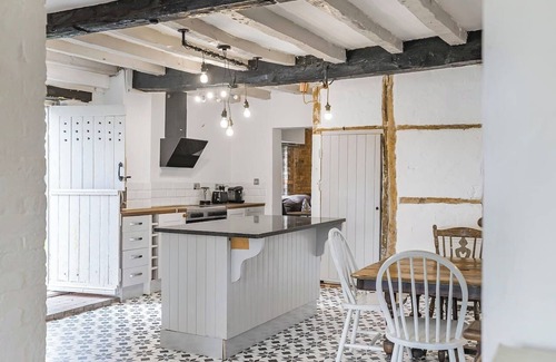 Shifnal House | 3 Bedroom Country Cottage with Private Garden