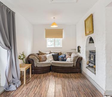 Shifnal House | 3 Bedroom Country Cottage with Private Garden