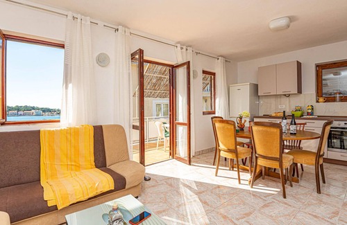 Brodarica Apartment | 3 bedroom cozy apartment in Brodarica