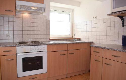 Trierweiler Apartment | 3 Bedroom Cozy Apartment In Trierweiler