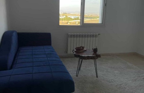 Borj Louzir Apartment | 3-bedroom Cozy Apartment with Direct Airport View Soukra